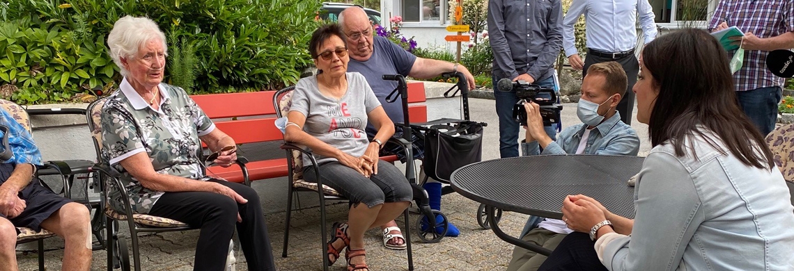 Regierungsrätin Laura Bucher besucht das Altersheim Geserhus in Rebstein